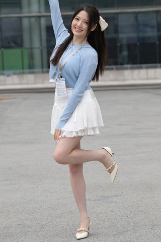 清新可爱白裙小仙女