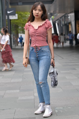 搭讪街拍牛仔裤小姐姐