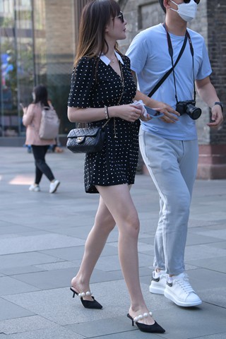 超级美腿墨镜女人