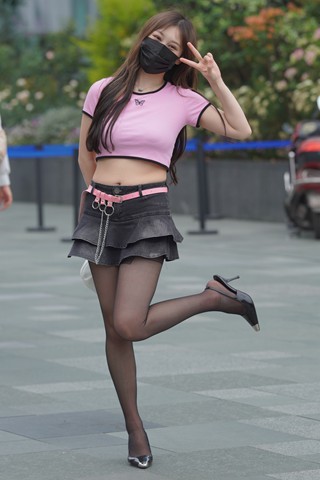 搭讪可爱的嘿丝短裙小仙女！