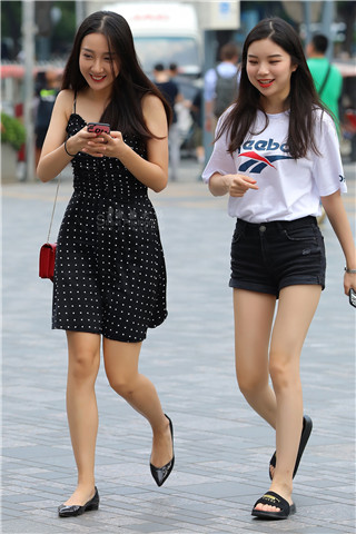 一对漂亮美女闺蜜