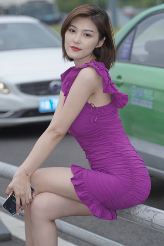 紫色裙性感美女程儿