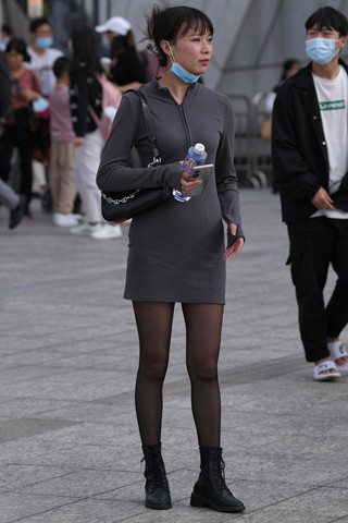 嘿丝短裙小姐姐