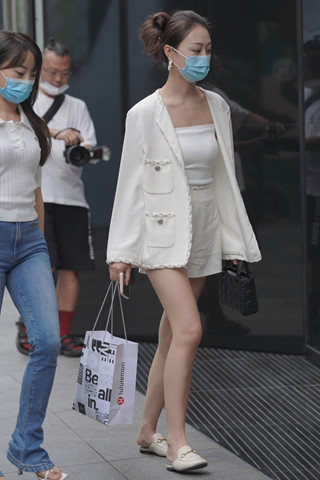 清新随性美丽女孩儿